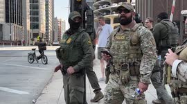 US: ICE Agents in Chicago Chase After A Man After He Makes Verbal Comments