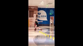 Girl spins through roller-skating obstacle course in China