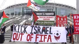 UK: Demonstrators in London call for Israel’s expulsion from UEFA, FIFA (2)