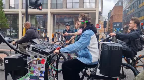 Hundreds attend cycling DJ's drum and bass bike event in Manchester