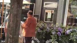 ‘The Cosby Show’ Actor Geoffrey Owens Seen Working At Manhattan Bar White Horse Tavern 1/3