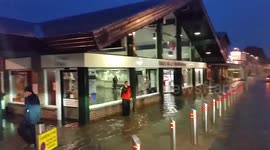 Travel chaos as floodwater inundates Didcot Parkway train station