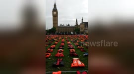 Newsflare Edit - Lifejackets lie in mute witness to tragic inaction on refugees.#WithRefugees #lifejacketlondon https://t.co/GTcSN41RTl