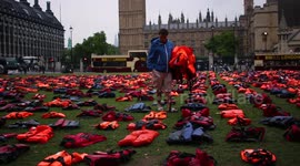 Life Jackets in Parliament Square | International Rescue Committee