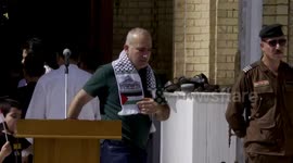 Iraq: Iraqis rally at Baghdad mosque in support of Palestinians as Gaza ceasefire begins