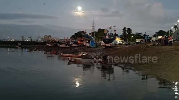 Full Moon In Mumbai