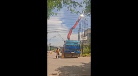 Utility truck sparks electrical short in Batam, Sikupang, Indonesia