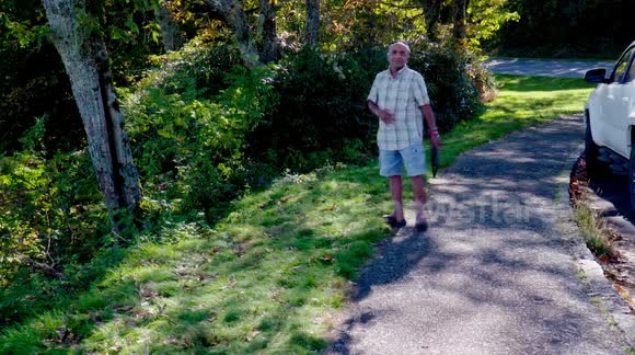 People stopping on the BLue Ridge Parkway to observe the colour changes of the trees in Western North Carolina