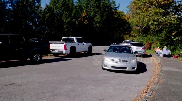 People stopping on the BLue Ridge Parkway to observe the colour changes of the trees in Western North Carolina