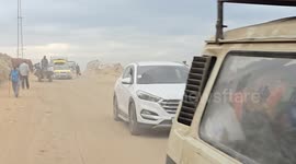 Displaced Palestinians flood roads back to shattered Gaza as ceasefire holds (2)