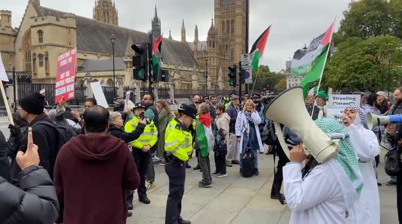Pro-Palestine healthcare workers and protesters heckle Keir Starmer as he arrives at the Parliament for PMQs