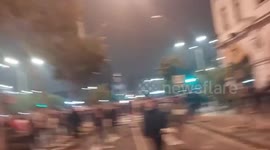 This found-footage video, shot from a first-person (POV) perspective, immerses the viewer in the middle of the chaotic and tense nighttime protest that occurred on October 15th in Lima