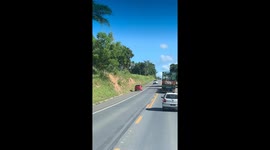Driver Caught Driving on Shoulder of BR-101 in Espírito Santo (Brazil)