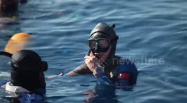 Türkiye: Turkish diver Sahika Ercumen breaks world record in dive devoted to Gaza (2)