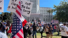 US: LOS ANGELES - Threats to democracy, free speech drive mass 'No Kings' protests in US