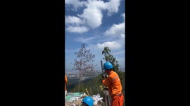 Drones deliver food to mountain construction workers in Zhejiang, China