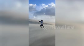 France: Visitor struggles against furious winds of Storm Benjamin on France’s Dune du Pilat