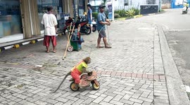 Viral Monkey Mask Street Performers / “Ronggeng Kunyuk”
