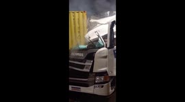 Accident Involving Truck Carrying Sulfuric Acid Shuts Down Tunnel in São Paulo