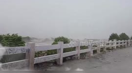 Jamaica: Road Blocked As Police Shelter Residents Amid Hurricane Melissa