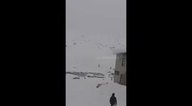 Helicopter crashes near Everest base camp during rescue mission