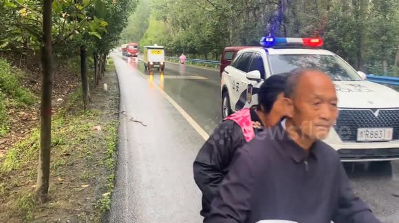 Driverless Delivery Vehicle Navigates Accident Scene In Henan China driverless-car-accident-in-china-sparks-debate-on-social-media