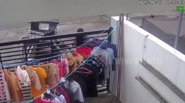 kindhearted rider saves laundry from rain during delivery