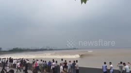 Huge tide attacks viewers