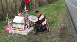Kid dances to commemorate his mum at roadside memorial