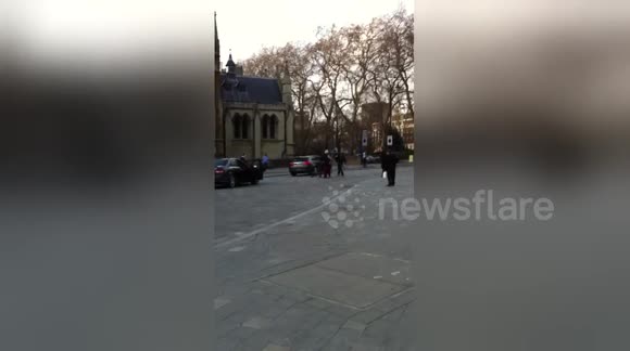 Newsflare Edit - Old guy road rage fights cyclist in London HQ 