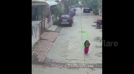 India: A 3-year-old girl was run over by a car, but luck saved her from death