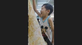 Kids Amazed and Delighted by Giant Roti Tissue Treat