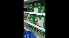 Philippines: Residents Rush to Stores Ahead of Typhoon Kalmaegi