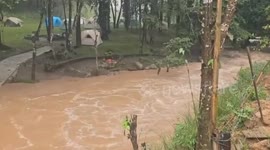 Stranded tourists rescued when floods cut off park in northern Thailand
