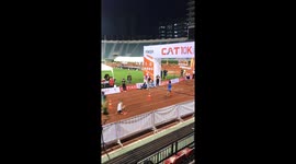 Heartwarming moment runner turns back from finish line to help injured competitor