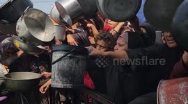 Charity distributes hot meals in Gaza amid hunger crisis