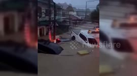 Philippines: Filipinos Battle Torrential Typhoon Floods