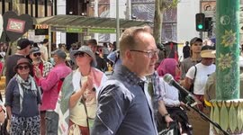 Australia: Senator David Shoebridge addresses the Palestine Solidarity march in Melbourne