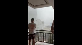 Philippines: Typhoon Kalmaegi Lashes Central Regions With Strong Winds and Heavy Rain 7