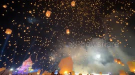Thailand: Thousands of Lanterns Create Enchanting Scene at Yi Peng Festival 3