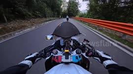 Motorcycle rider crashes while leaning into curve in Fujian, China