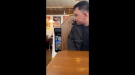 Robot waiter drops the dishes at noodle restaurant in Japan