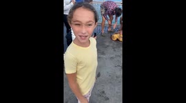 On the picturesque pier of Sunny Isles Beach, Florida, something truly heartwarming unfolded. A giant sea turtle, covered in barnacles and seaweed, was gently brought ashore — not for spectacle, but for care. Kind-hearted people gathered around, delicatel