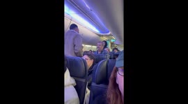 Men insult each other's height during plane argument, fellow passengers left uncomfortable