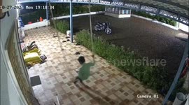 Leopard Enters Pune Home Courtyard While Child Plays on Swing, Family’s Quick Reaction Prevents Tragedy