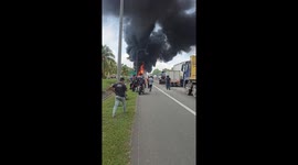 Lorry fire causes severe traffic on road in Malaysia