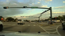 US: 15-Year-Old Leads Dangerous Dirt Bike Chase Through Naples Traffic