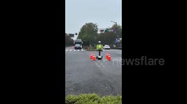 浙江嘉兴街头出现机器人“交警”   能24小时不间断工作