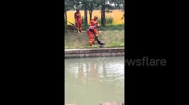 上海河道惊现漂浮人腿   男子紧急报警竟是雨靴闹乌龙
