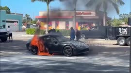 US: Citizens Pull Driver From Burning Porsch In Clearwater